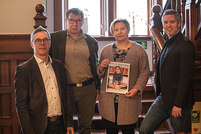 Bild: Johan Söderberg, Christer Sundqvist, Anneli Hedberg ordförande Socialdemokraterna och Christoffer Öhqvist ordförande Moderaterna.